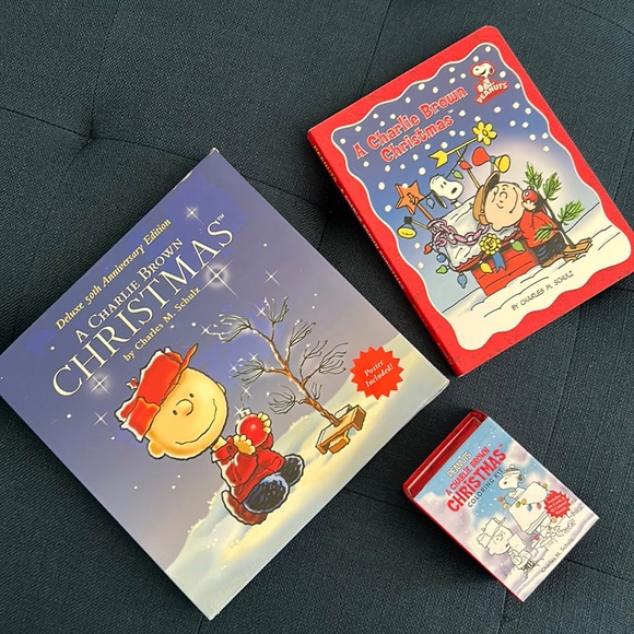 A Charlie Brown Christmas boxed book set  and coloring kit - Picture 1 of 13